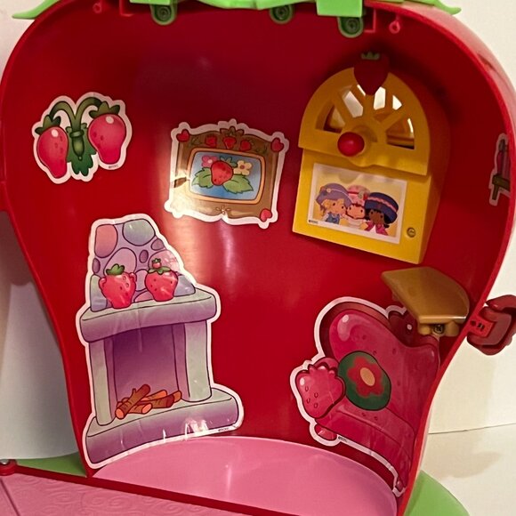 Strawberry Shortcake Berry Happy Home Playset with Doll & Accessories Vintage - Picture 6 of 15